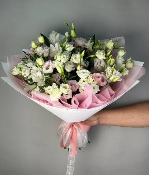 Букет из эустомы и альстромерий Декаданс