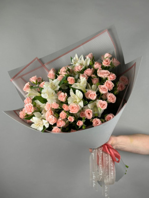 Букет из кустовых роз Райский сад 