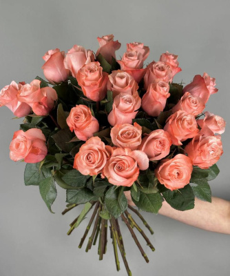 Розы розовые Би свит 70 см 