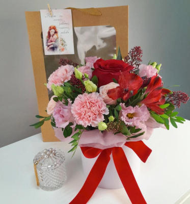 Подарочный набор Для лучшей мамы на свете с букетом цветов