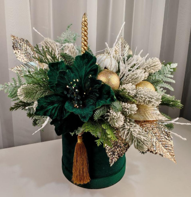 Композиция в коробке Изумруд моего сердца со свечой