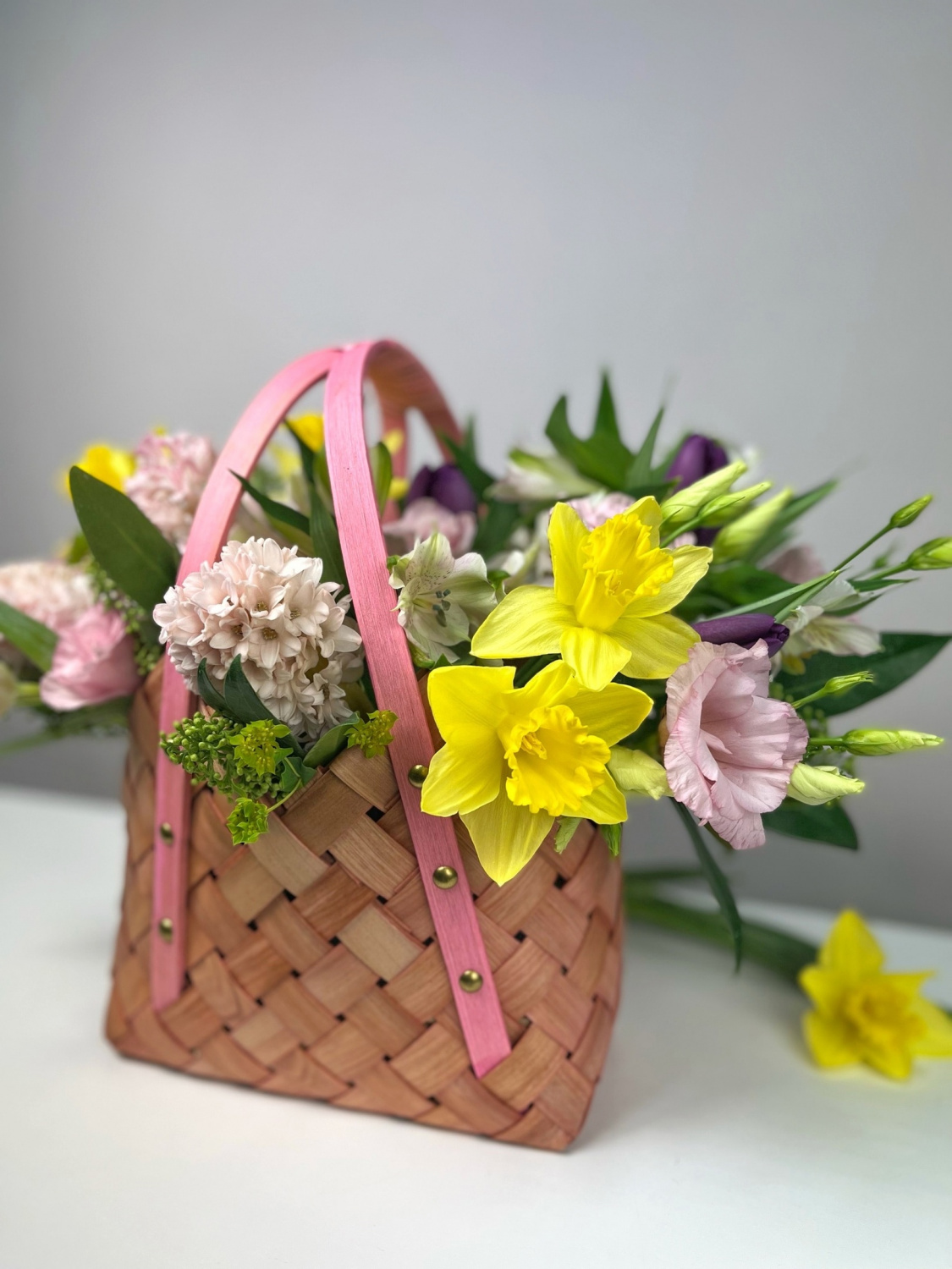 КОРЗИНА ЦВЕТОВ ДЛЯ ЛЮБИМОЙ — цветы на 8 марта с доставкой в Великом  Новгороде