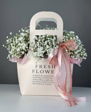 Сумочка с белой гипсофилой  для мамы 