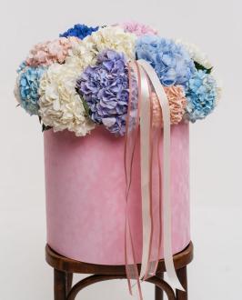 Подарочная коробка с гортензиями размер L)