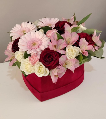 Букет в коробке Люблю всем сердцем 