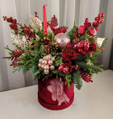 Композиция в коробке Праздничный день со свечей